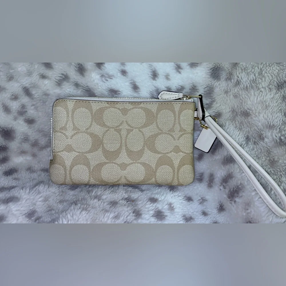 COACH SIGNATURE PRINT DOUBLE CORNER ZIP WRISTLET